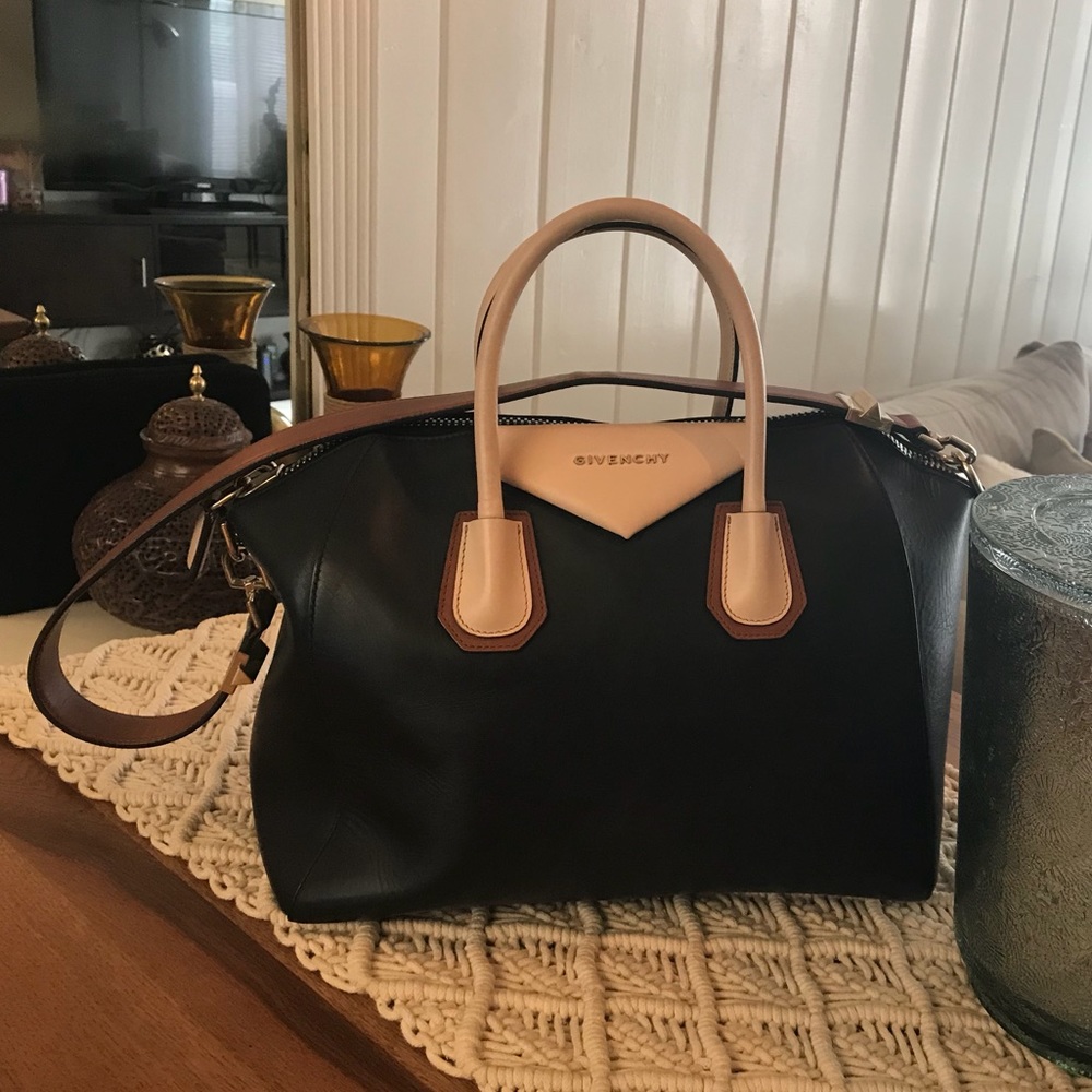 ⛔️Sold⛔️GIVENCHY MEDIUM ANTIGONA - Picture 2 of 8